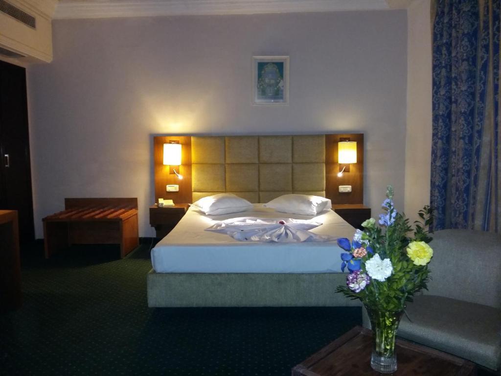 Hotel Ibn Khaldoun Туніс Екстер'єр фото
