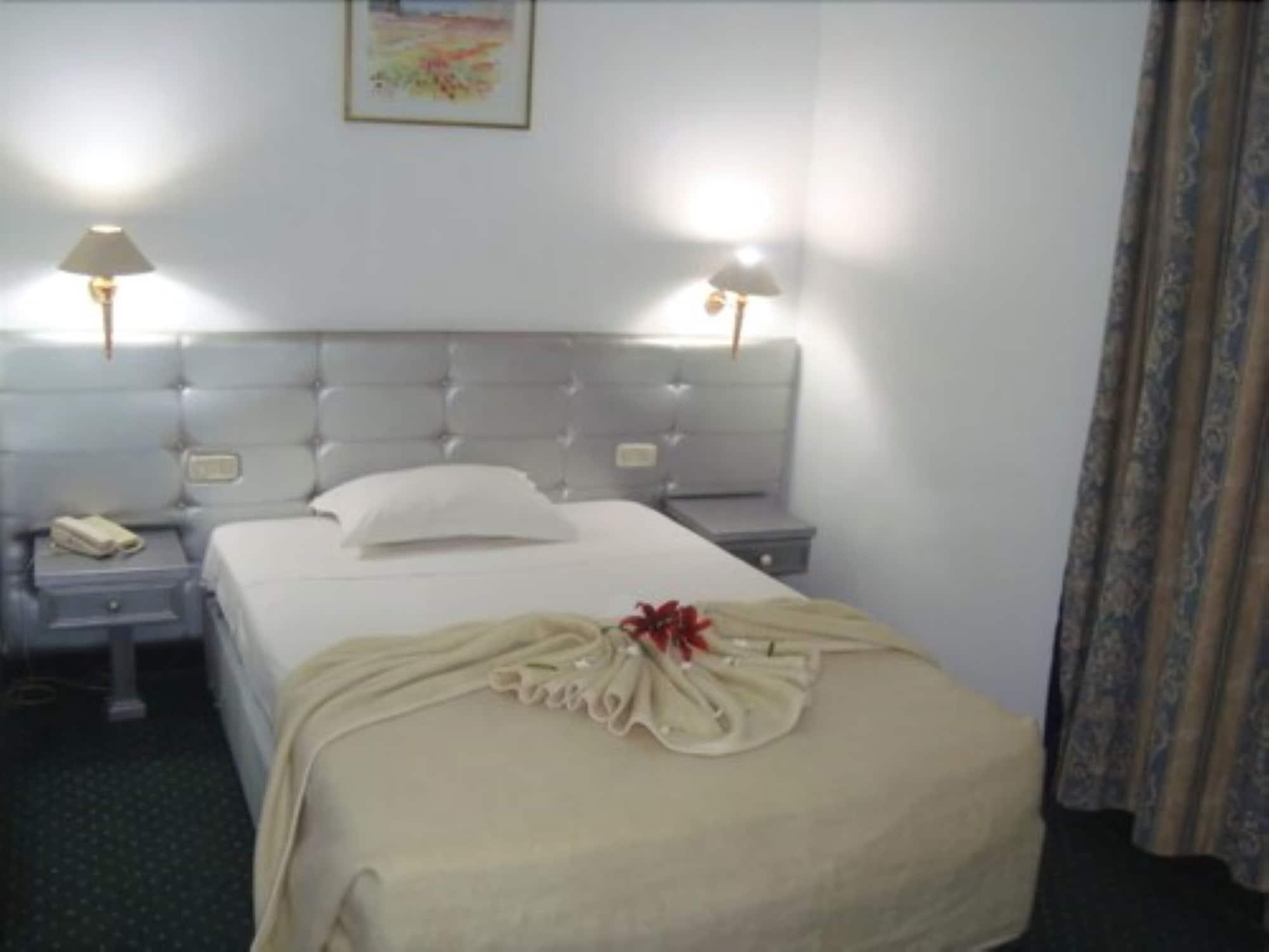 Hotel Ibn Khaldoun Туніс Екстер'єр фото
