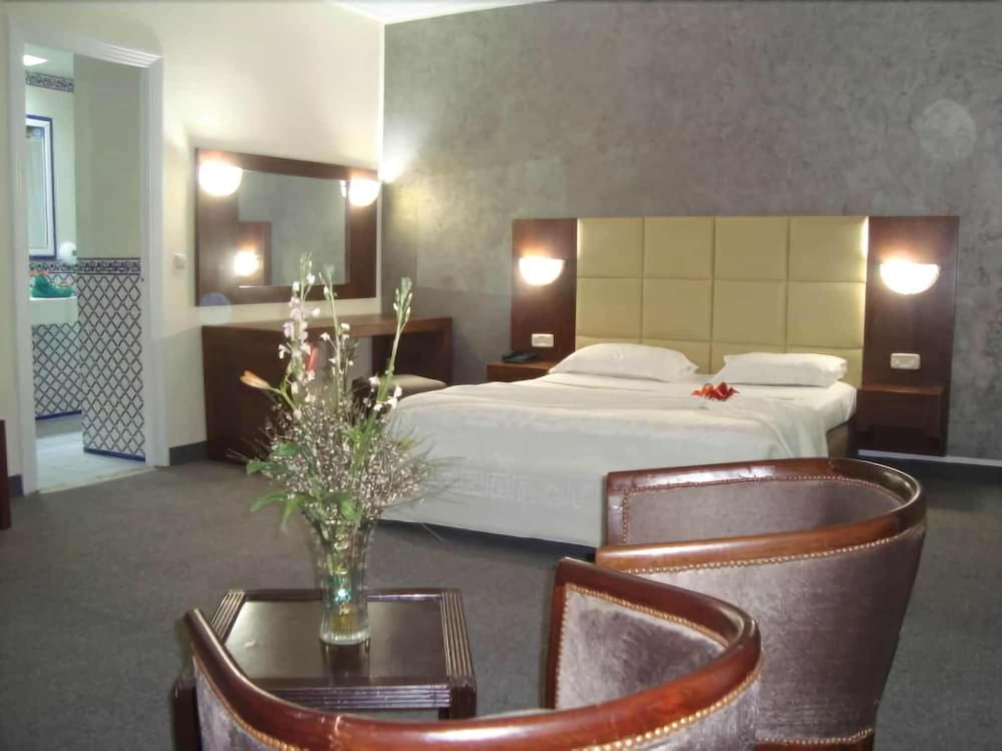 Hotel Ibn Khaldoun Туніс Екстер'єр фото