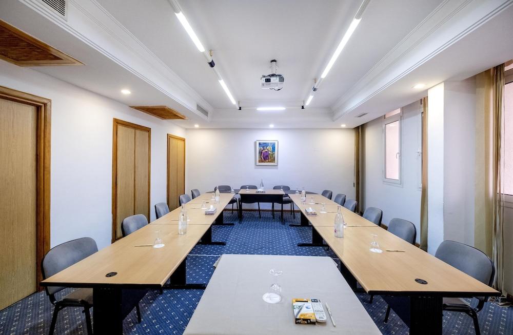 Hotel Ibn Khaldoun Туніс Екстер'єр фото