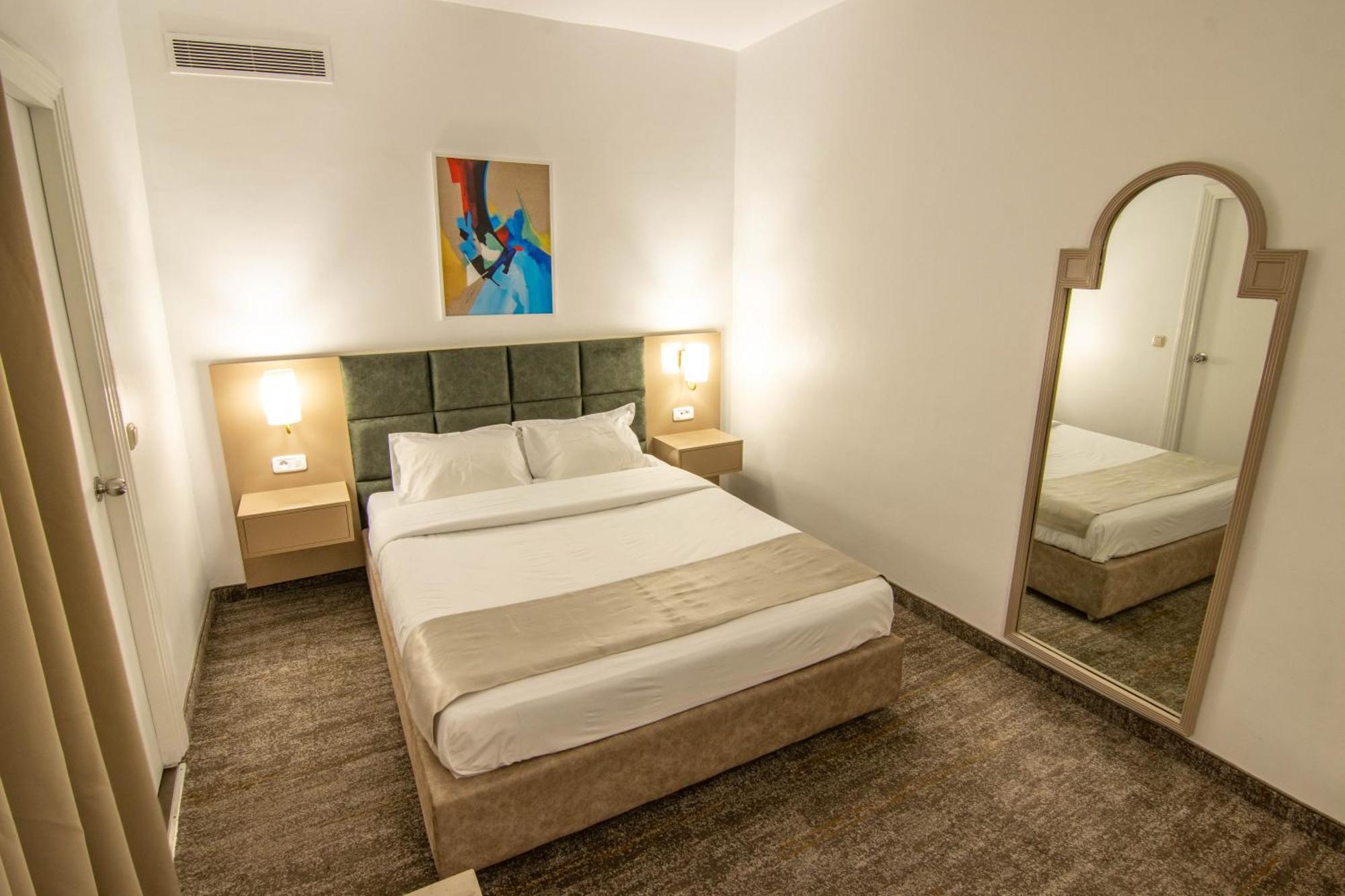 Hotel Ibn Khaldoun Туніс Екстер'єр фото