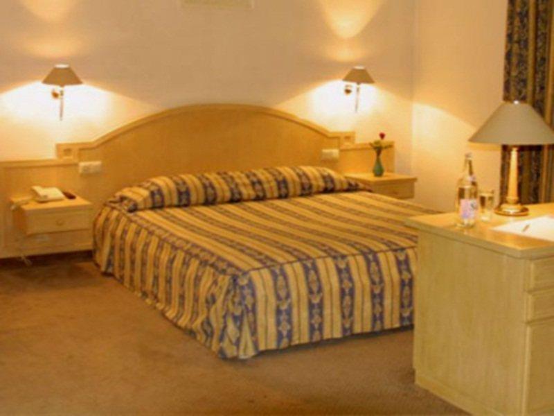 Hotel Ibn Khaldoun Туніс Екстер'єр фото