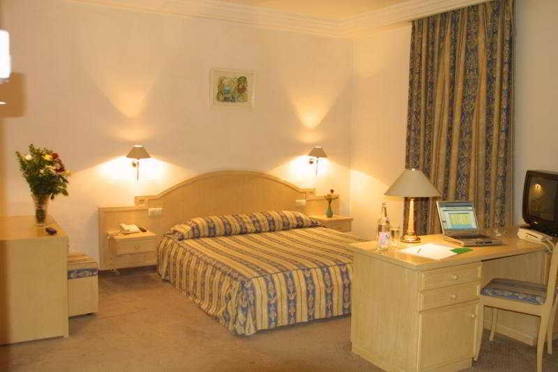 Hotel Ibn Khaldoun Туніс Номер фото