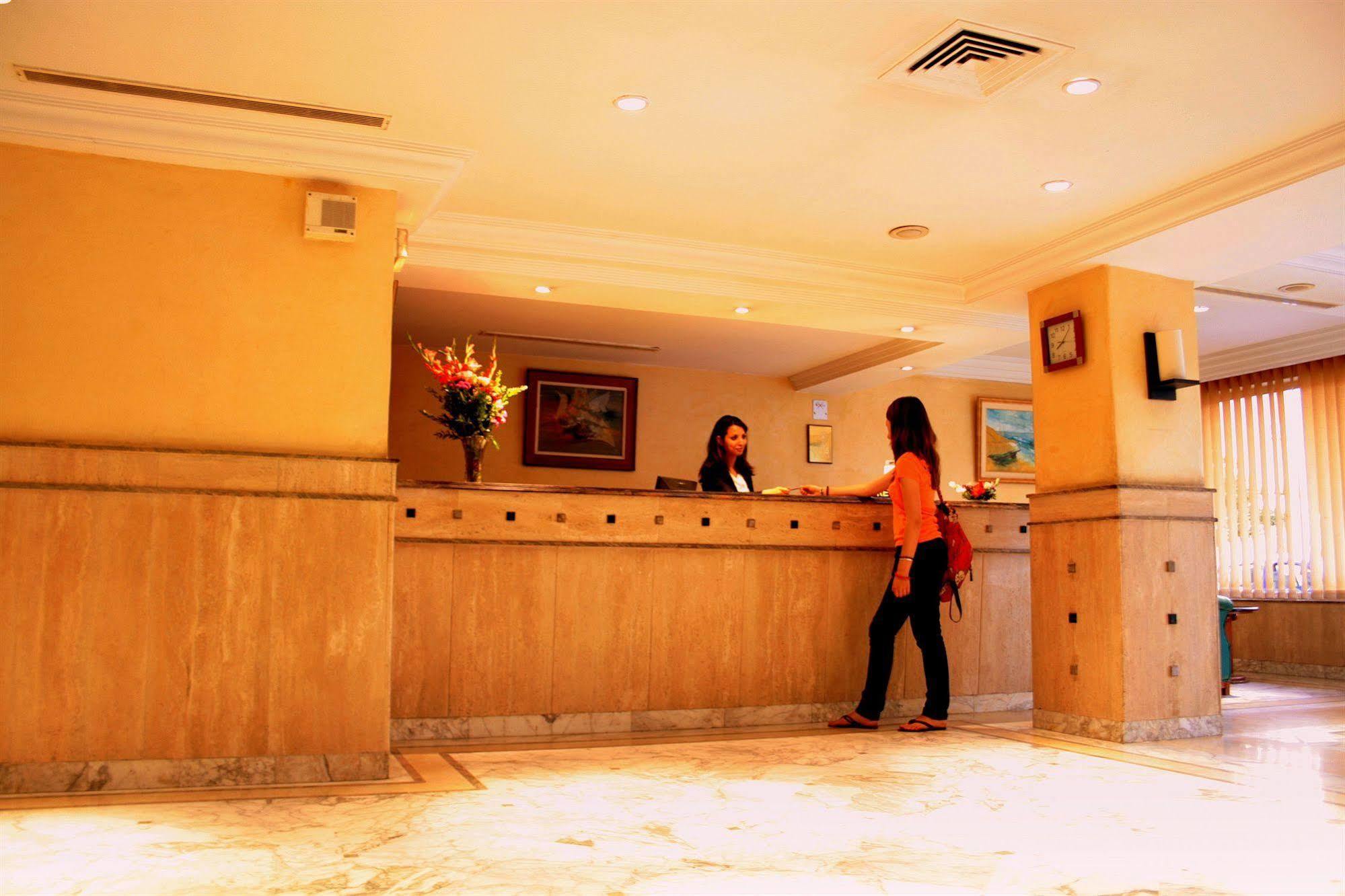 Hotel Ibn Khaldoun Туніс Екстер'єр фото