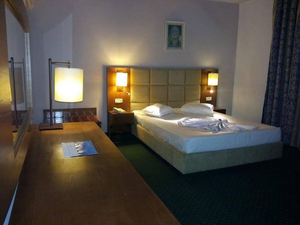 Hotel Ibn Khaldoun Туніс Екстер'єр фото